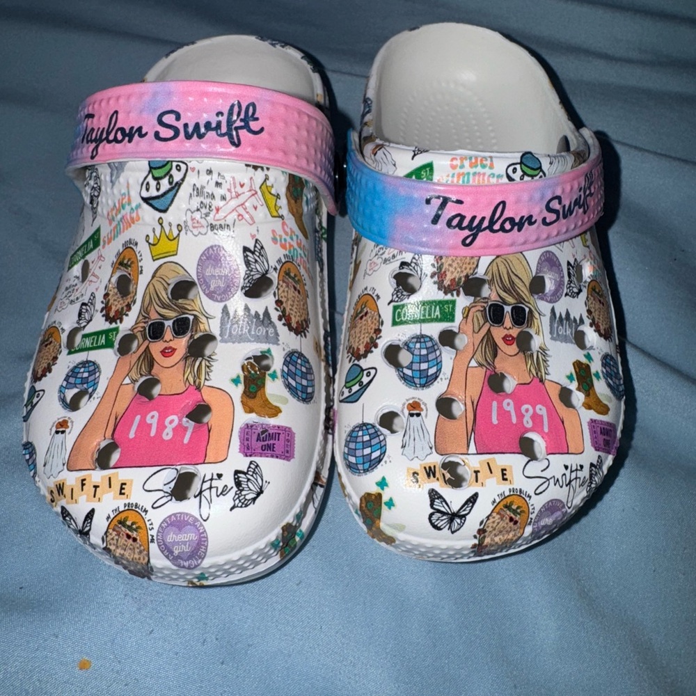 Taylor Swift Graphic Clogs